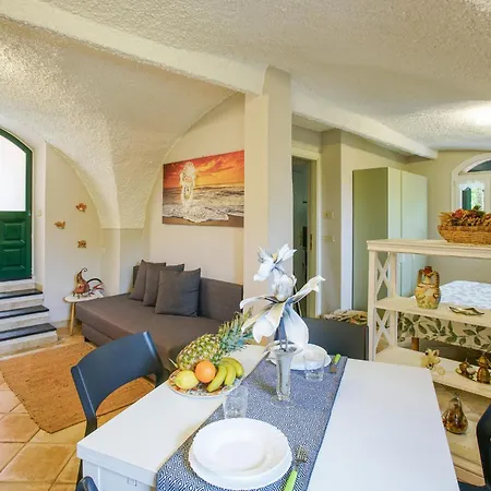 1 Bedroom In * Costarainera