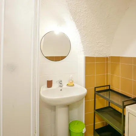 Apartment 1 Bedroom In *