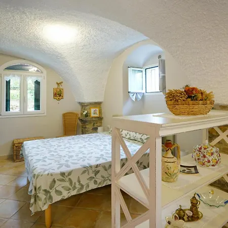 1 Bedroom In * Costarainera