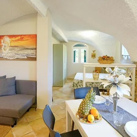 1 Bedroom In * Costarainera