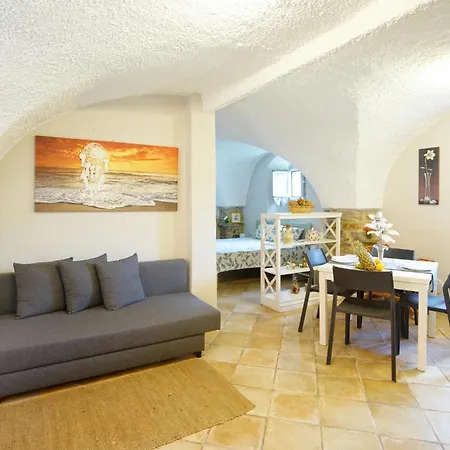 1 Bedroom In Apartment